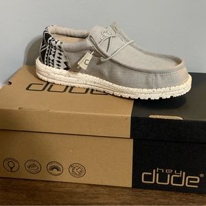 Hey Dude *NWT* slip-on Wally Funk Bungee Aztec 7